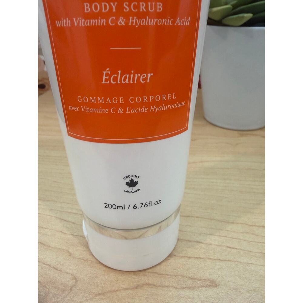 SCENTUALS - NWT Brightening Body Scrub w/Vitamin C & Hyaluronic Acid. 6.76 fl oz